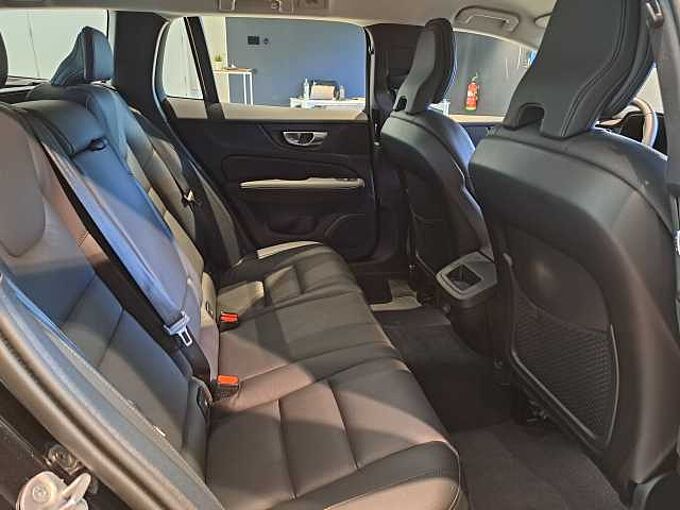 Volvo V60 B4 Mild Hybride Benzine Plus Dark: 661061 | B4 Mild Hybride Benzine Plus Dark