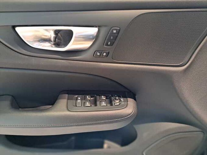 Volvo V60 B4 Mild Hybride Benzine Plus Dark: 661061 | B4 Mild Hybride Benzine Plus Dark