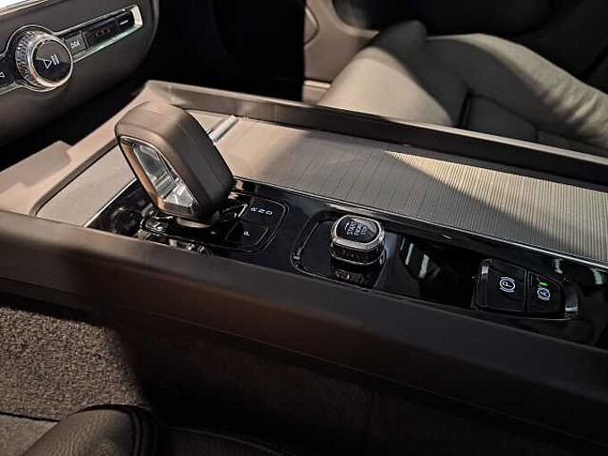 Volvo V60 B4 Mild Hybride Benzine Plus Dark: 661061 | B4 Mild Hybride Benzine Plus Dark