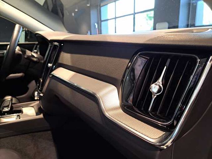 Volvo V60 B4 Mild Hybride Benzine Plus Dark: 661061 | B4 Mild Hybride Benzine Plus Dark