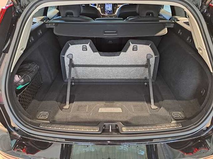 Volvo V60 B4 Mild Hybride Benzine Plus Dark: 661061 | B4 Mild Hybride Benzine Plus Dark