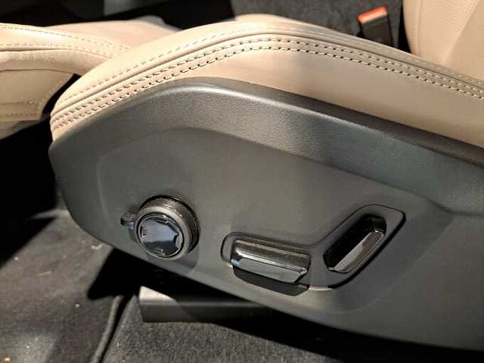 Volvo XC90 T8 AWD Plug-In Hybride Plus Dark 7 Zitplaatsen 467091 | Niet Ingeschreven Directiewagen | T8 AWD PHEV Plus Dark 7 Zitplaatsen