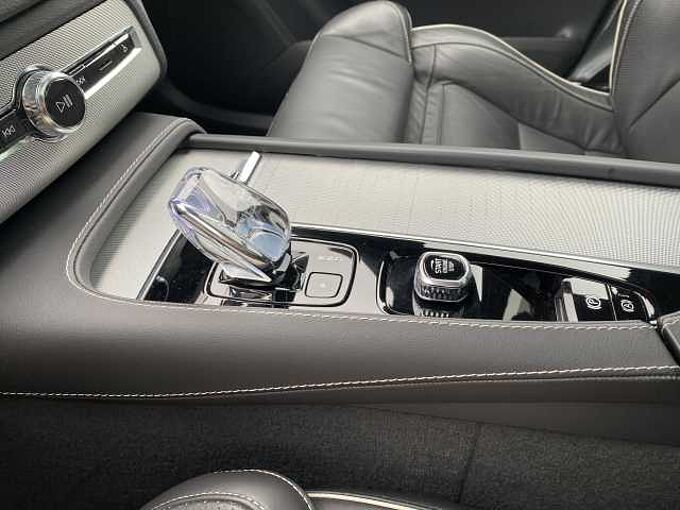 Volvo XC90 Recharge T8 AWD Plug-In Hybrid Ultimate Dark 7-Zit: 231622 | Recharge T8 AWD Plug-In Hybrid Ultimate Dark 7-Zit