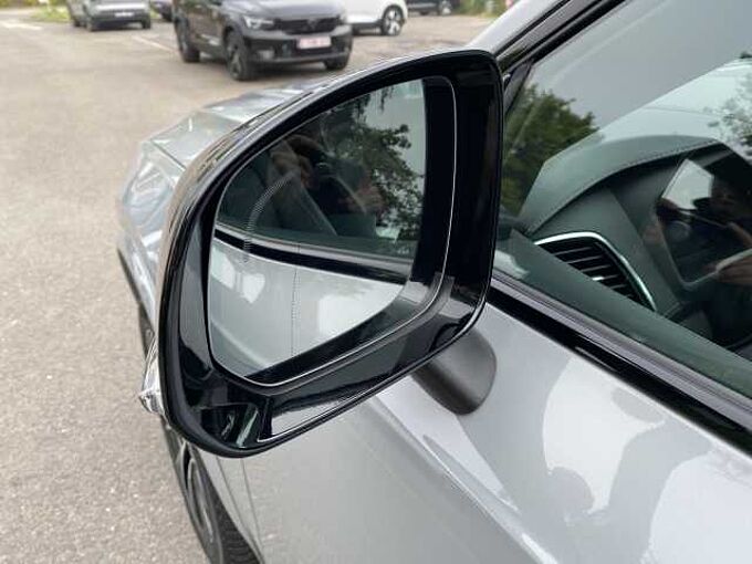 Volvo XC90 Recharge T8 AWD Plug-In Hybrid Ultimate Dark 7-Zit: 231622 | Recharge T8 AWD Plug-In Hybrid Ultimate Dark 7-Zit