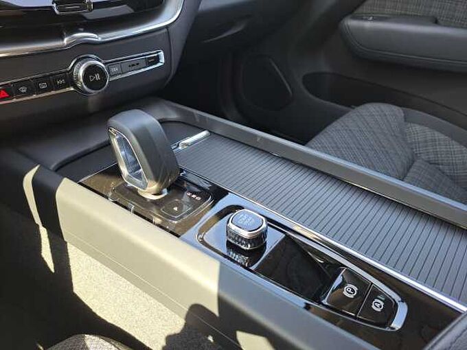 Volvo XC60 B4 Mild Hybrid Benzine Core: 717512 | B4 Mild Hybrid Benzine Core