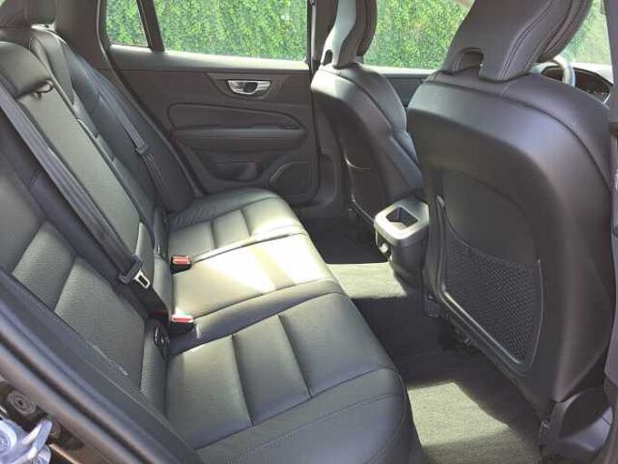 Volvo V60 B4 Mild Hybride Benzine Plus Dark: 661061 | B4 Mild Hybride Benzine Plus Dark