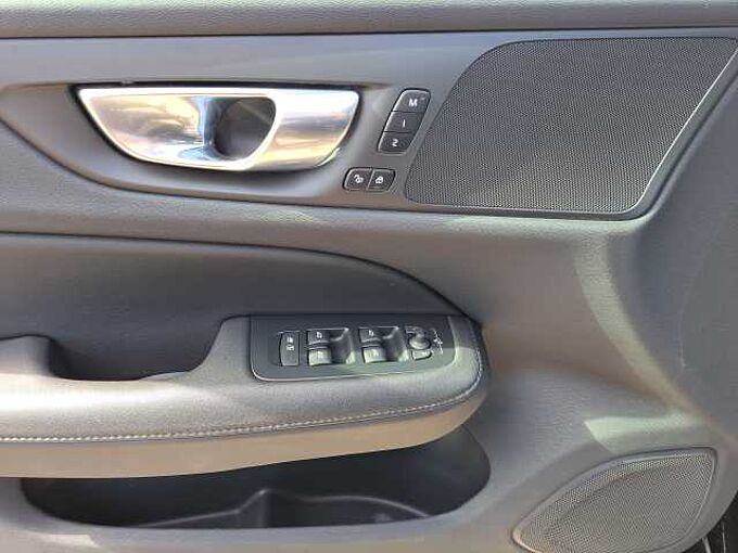 Volvo V60 B4 Mild Hybride Benzine Plus Dark: 661061 | B4 Mild Hybride Benzine Plus Dark