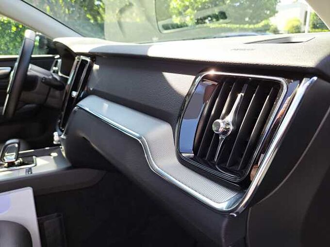 Volvo V60 B4 Mild Hybride Benzine Plus Dark: 661061 | B4 Mild Hybride Benzine Plus Dark