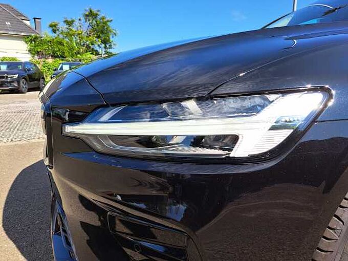 Volvo V60 B4 Mild Hybride Benzine Plus Dark: 661061 | B4 Mild Hybride Benzine Plus Dark