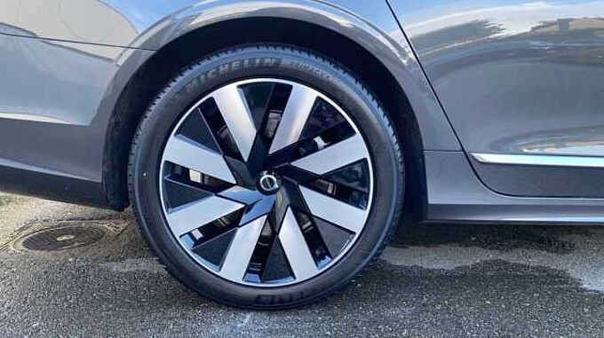 Volvo V90 Recharge T6 AWD Plug-In Hybrid Core Bright: 219654 | Recharge T6 AWD Plug-In Hybrid Core Bright