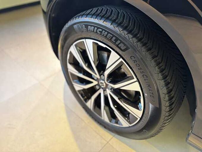 Volvo XC60 Plus, B4 Mild-Hybrid, Benzin, Dark