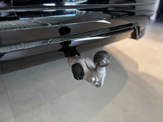 Volvo XC60 Plus, B4 Mild-Hybrid, Benzin, Dark