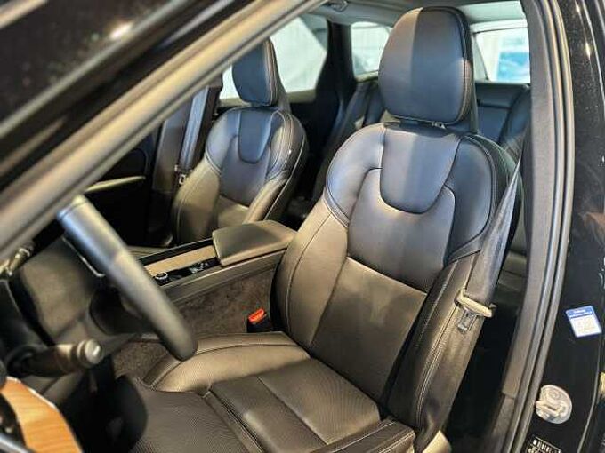 Volvo XC60 Plus, B4 Mild-Hybrid, Benzin, Dark