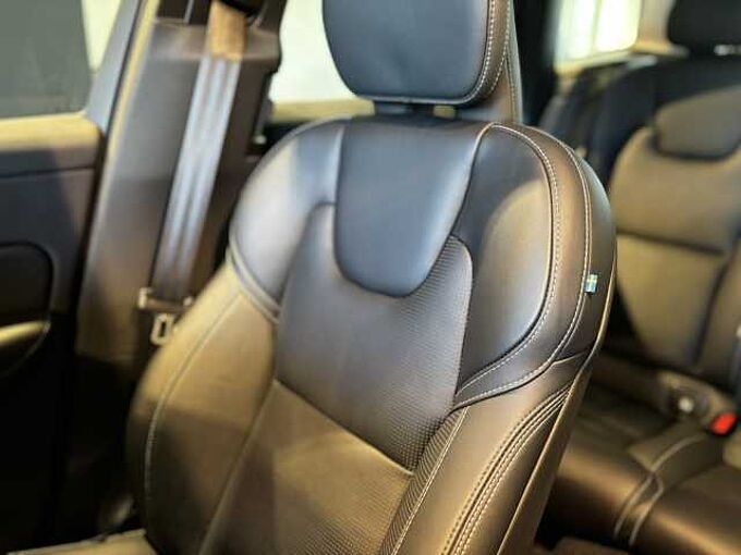 Volvo XC60 Plus, B4 Mild-Hybrid, Benzin, Dark