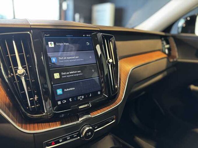 Volvo XC60 Plus, B4 Mild-Hybrid, Benzin, Dark