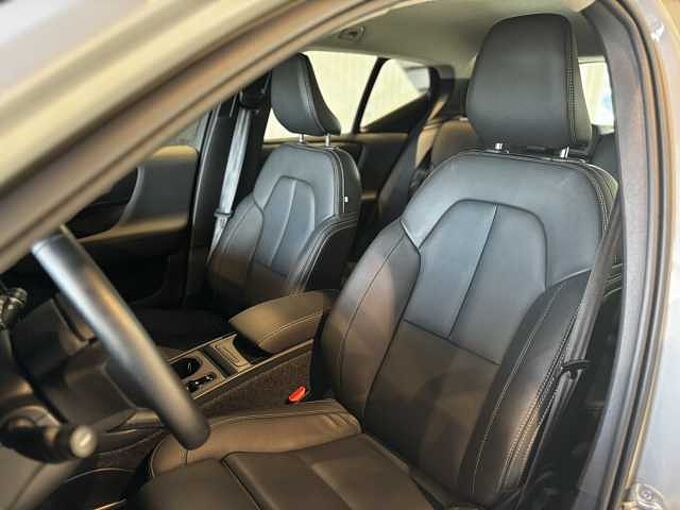 Volvo XC40 Core, B3 Mild hybrid, Benzine