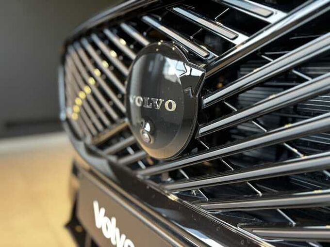 Volvo XC60 Black Edition Plus, T6 AWD Plug-in Hybrid. SLECHTS 1.000KM