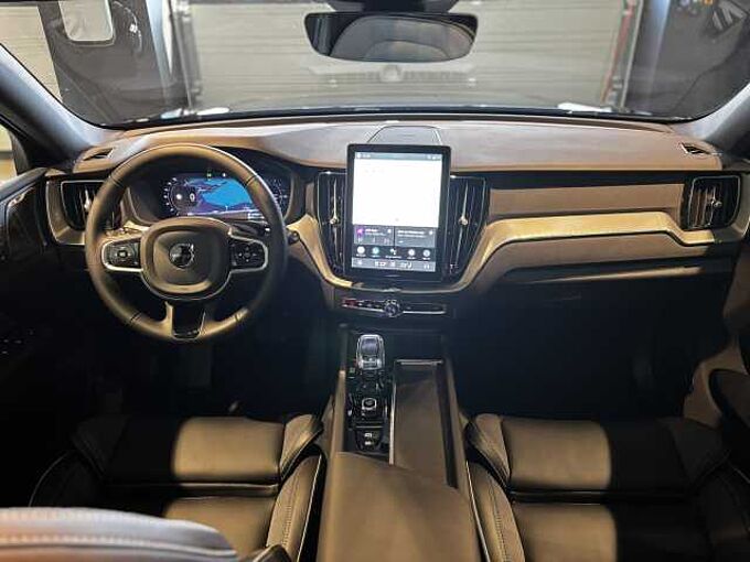 Volvo XC60 Black Edition Plus, T6 AWD Plug-in Hybrid. SLECHTS 1.000KM