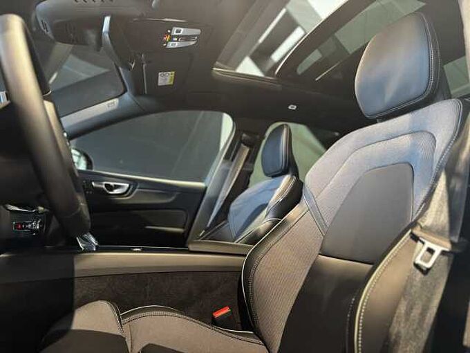 Volvo XC60 Black Edition Plus, T6 AWD Plug-in Hybrid. SLECHTS 1.000KM