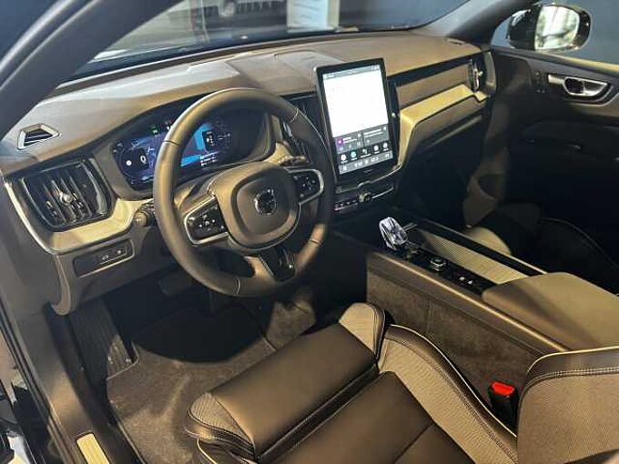 Volvo XC60 Black Edition Plus, T6 AWD Plug-in Hybrid. SLECHTS 1.000KM