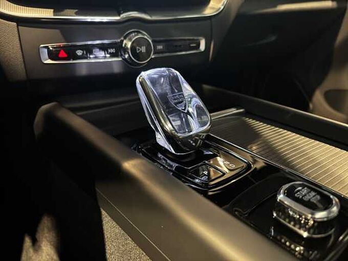 Volvo XC60 Black Edition Plus, T6 AWD Plug-in Hybrid. SLECHTS 1.000KM