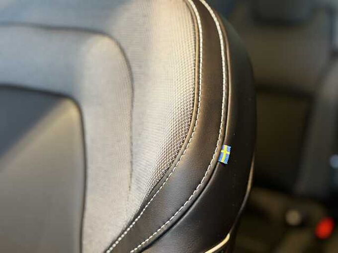 Volvo XC60 Black Edition Plus, T6 AWD Plug-in Hybrid. SLECHTS 1.000KM