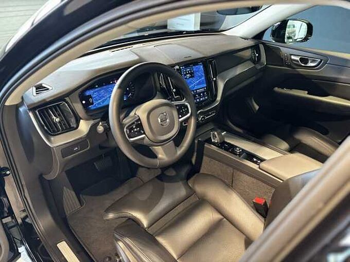 Volvo XC60 Plus, B4 Mild-Hybrid, Benzin, Dark