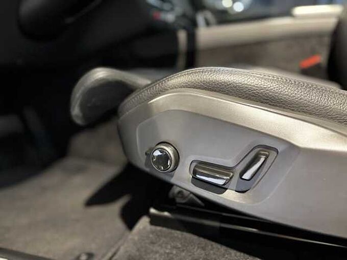 Volvo XC60 Plus, B4 Mild-Hybrid, Benzin, Dark