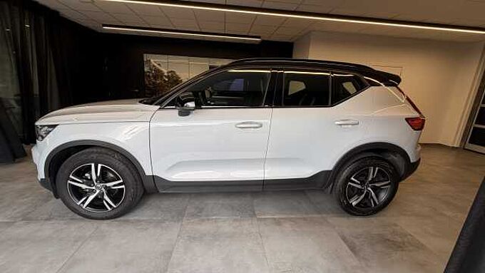 Volvo XC40 576289  R-Design, T3 (automatic)