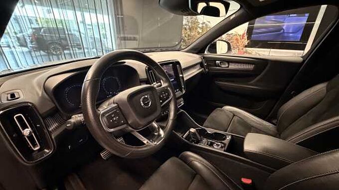 Volvo XC40 576289  R-Design, T3 (automatic)