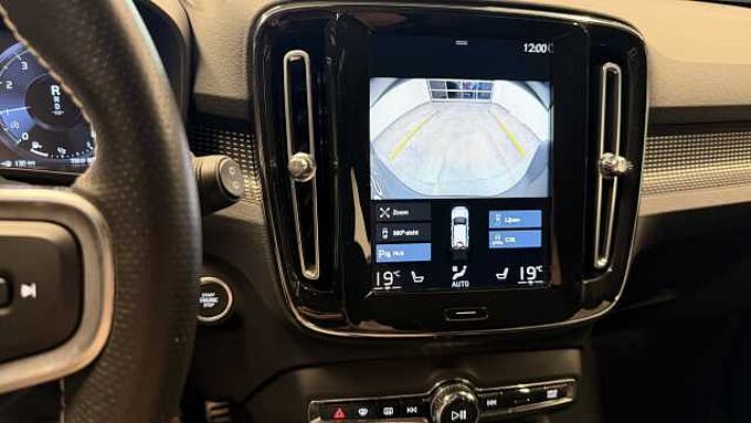 Volvo XC40 576289  R-Design, T3 (automatic)