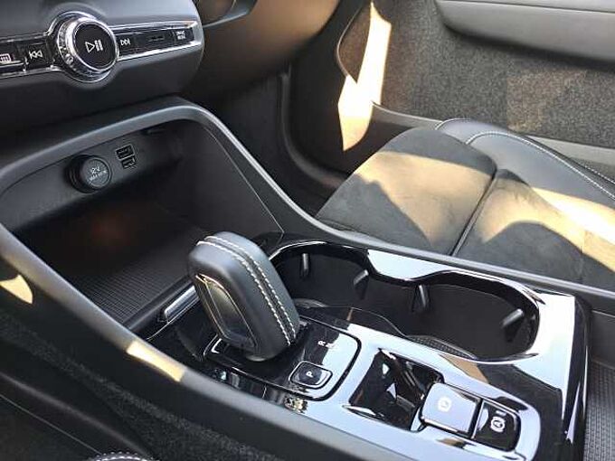 Volvo XC40 Recharge T5 Plug-In Hybride R-Design 702631 | Recharge T5 Plug-In Hybride R-Design