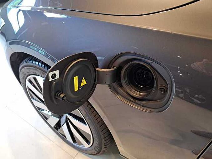 Volvo V90 Recharge T6 AWD Plug-In Hybrid Core Bright: 219654 | Recharge T6 AWD Plug-In Hybrid Core Bright